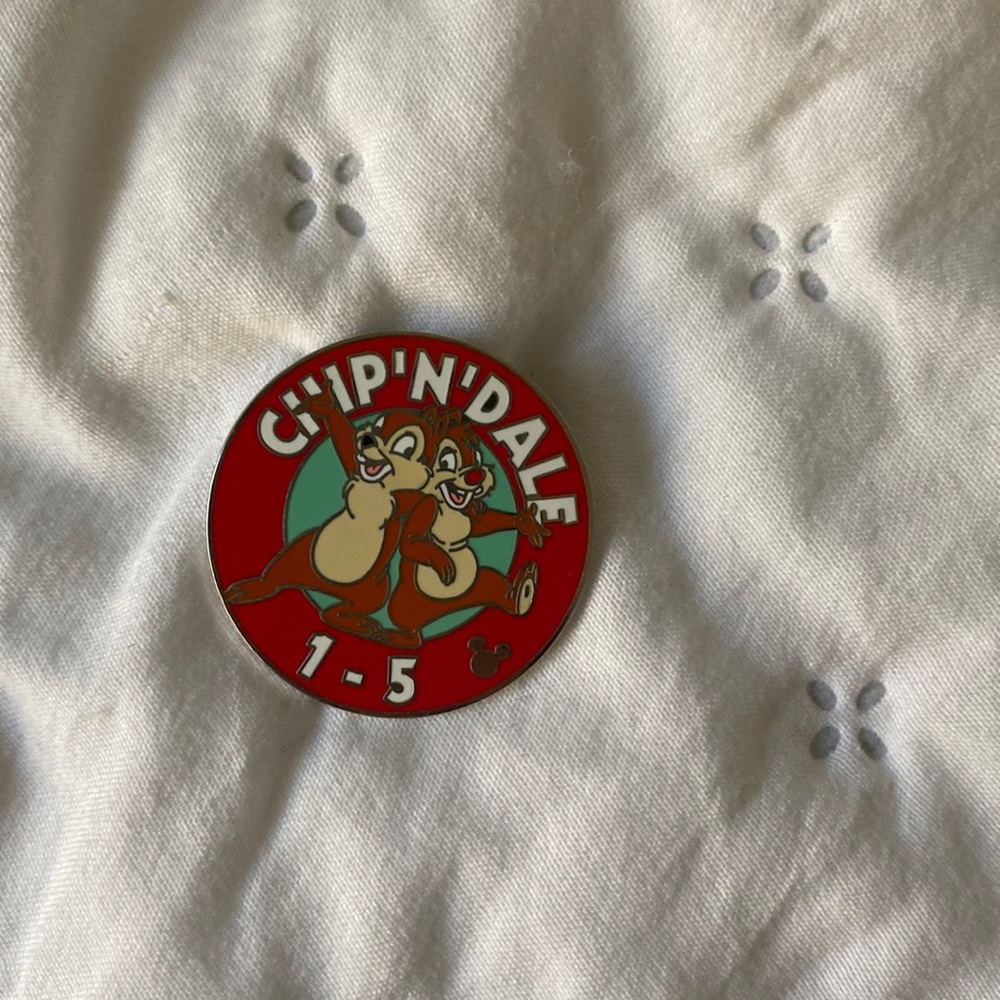 Chip n dale hidden Mickey trading pin